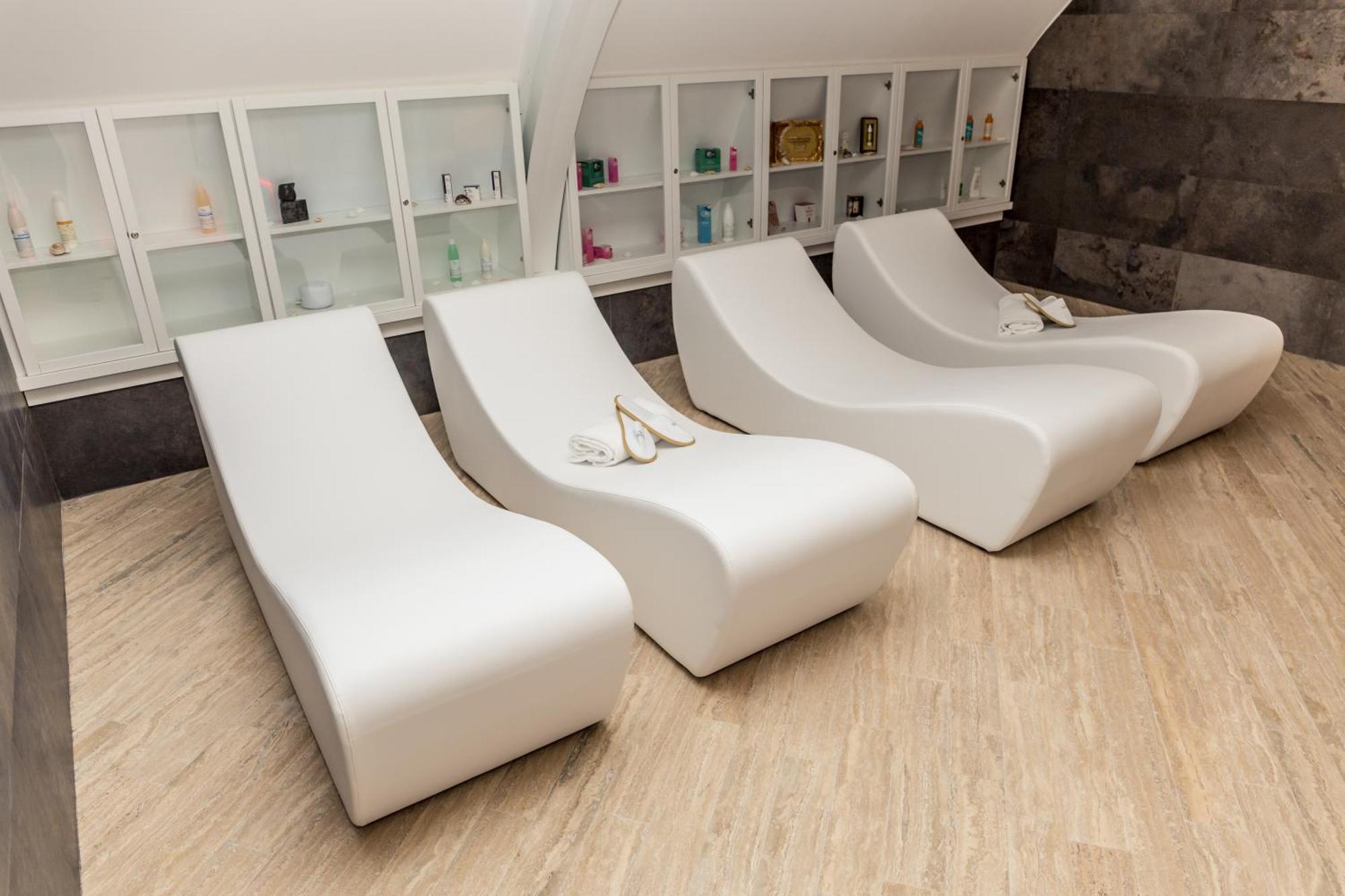 Europa Hotel Васто Экстерьер фото
