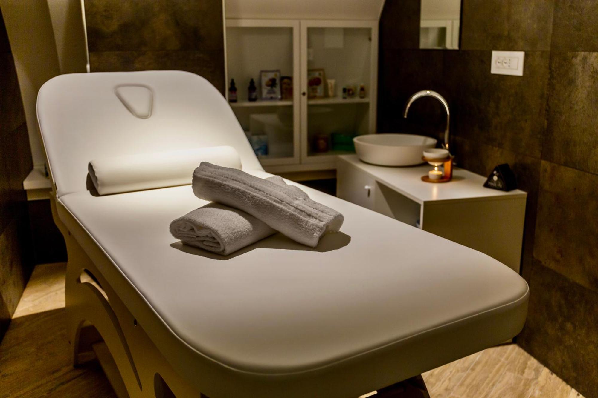 Europa Hotel Васто Экстерьер фото
